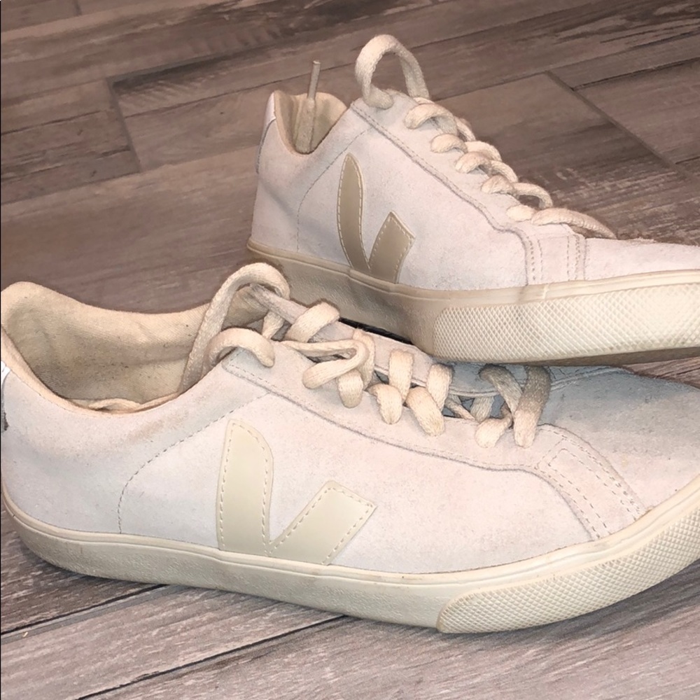 Veja Women’s tennis sneaker.